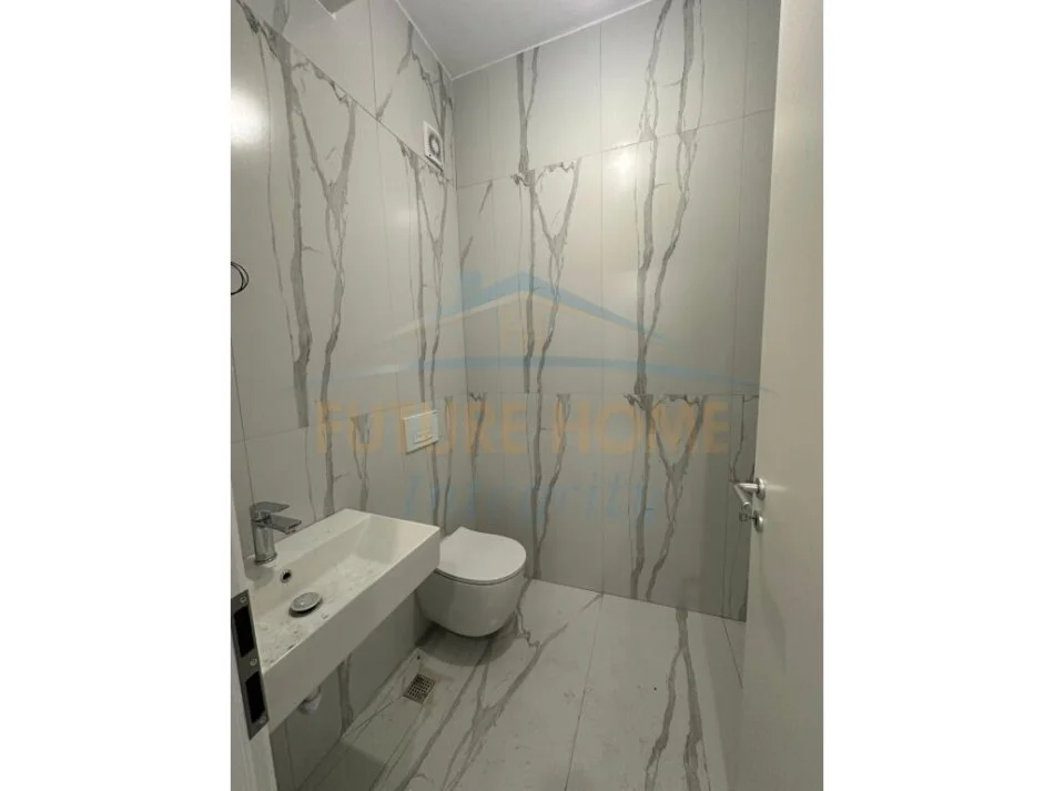 Tirane, shitet apartament 1+1+Ballkon Kati 7, 61 m² 83.000 € (Ali demi)