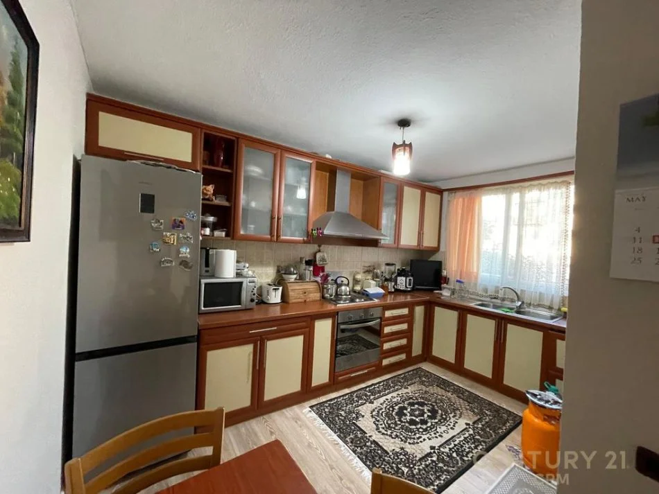 Tirane, shitet apartament 3+1 Kati 4, 110 m² 150.000 € (Shitet)