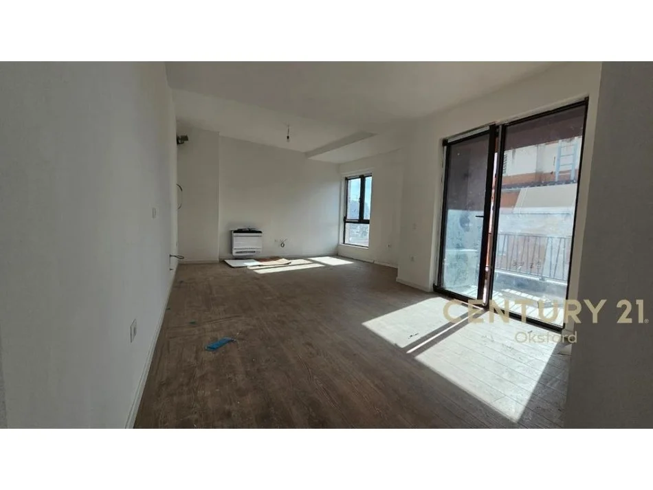 Tirane, jepet me qera apartament 2+1 Kati 6, 93 m² 1.000 € (Myslym Shyri)