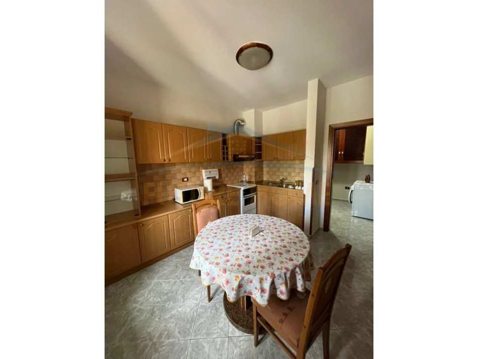 Tirane, shitet apartament 2+1+Ballkon Kati 6, 114 m² 216000 € (21 Dhjetori)