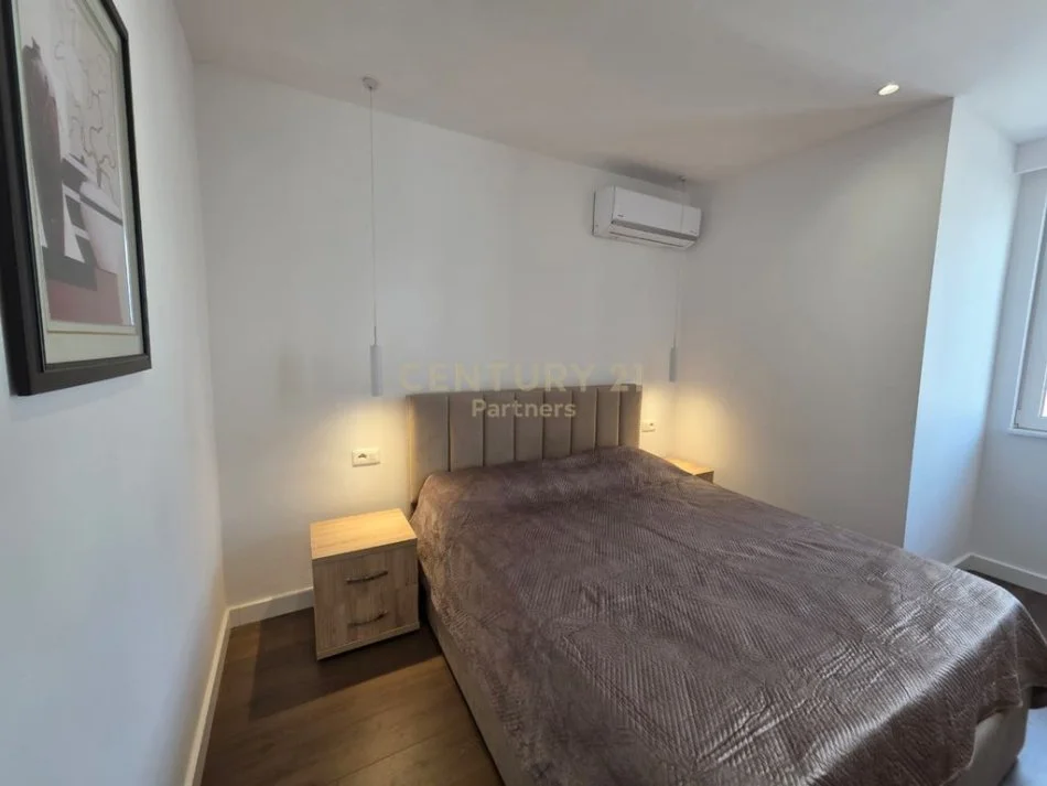 Tirane, jepet me qera apartament 2+1+Ballkon Kati 7, 90 m² 1.000 € 