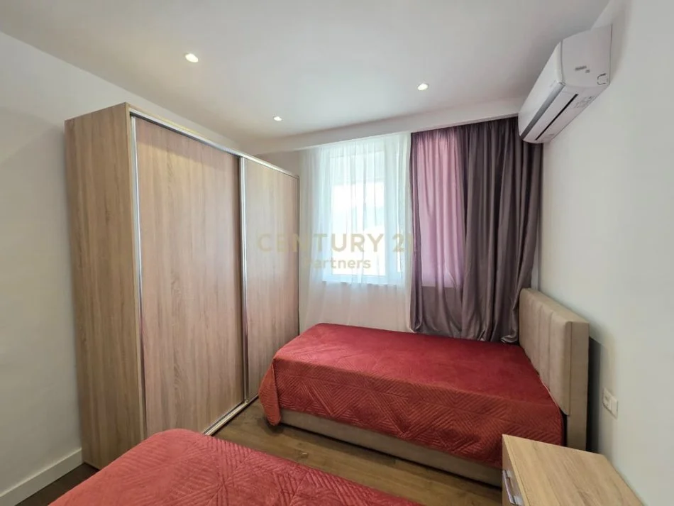 Tirane, jepet me qera apartament 2+1+Ballkon Kati 7, 90 m² 1.000 € 
