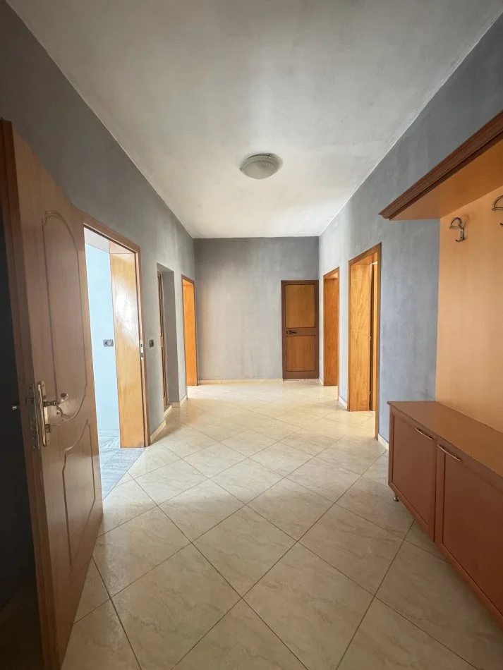 Tirane, jepet me qera Kati 3, 157 m² 800 € 