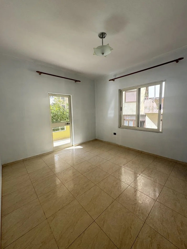 Tirane, jepet me qera Kati 3, 157 m² 800 € 