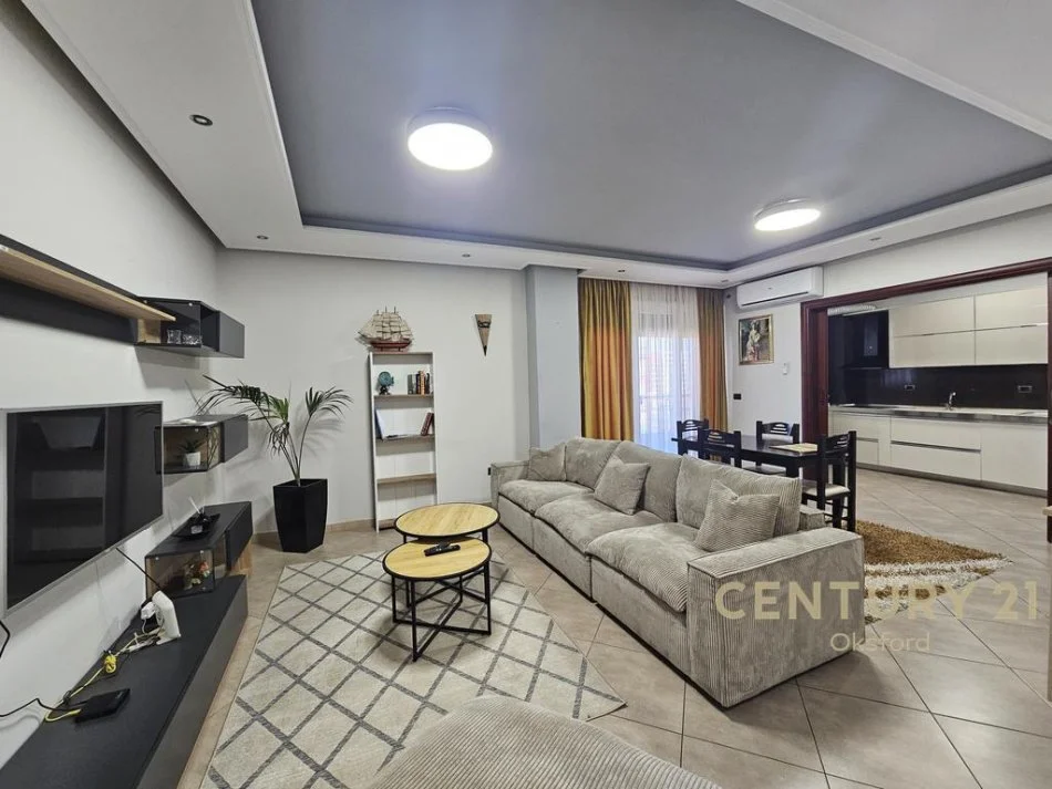 Tirane, jepet me qera apartament 3+1+Ballkon Kati 5, 159 m² 750 € 