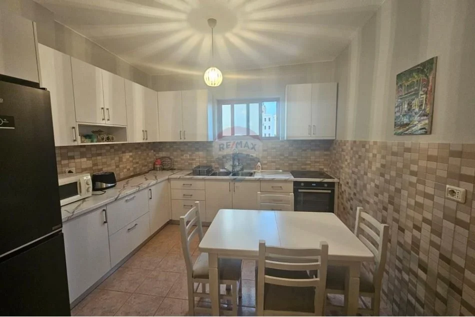 Tirane, jepet me qera apartament 2+1 , 73 m²