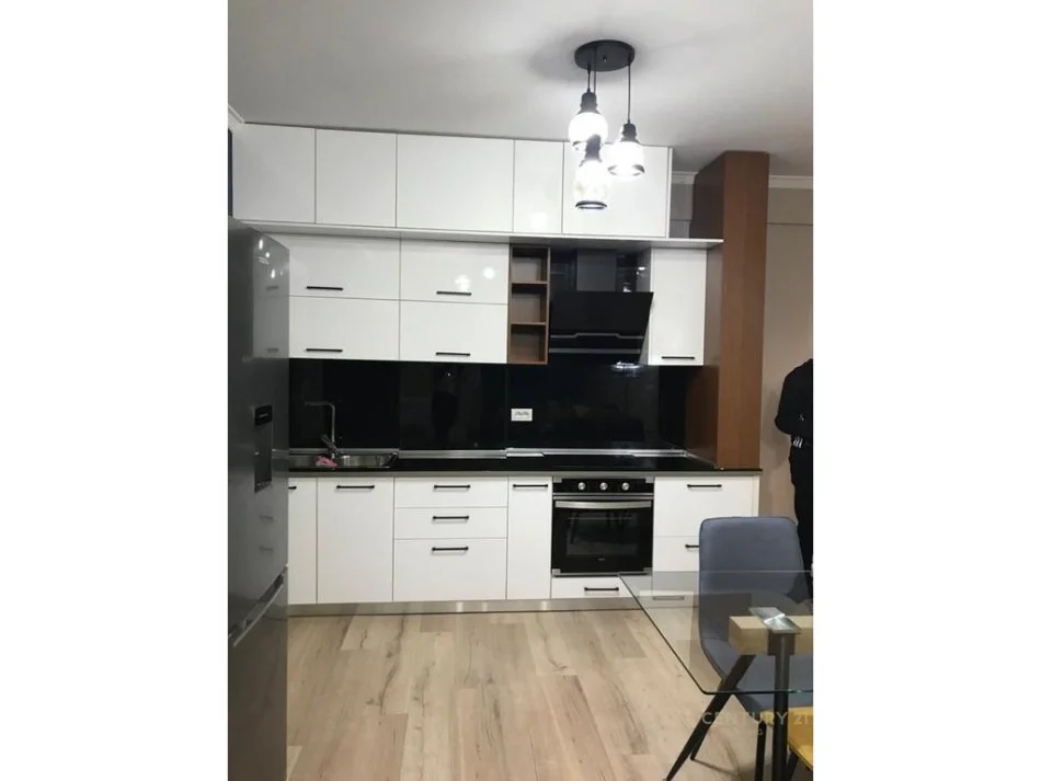 Tirane, jepet me qera apartament 1+1 Kati 2, 66 m² 700 € (Kristal Center)