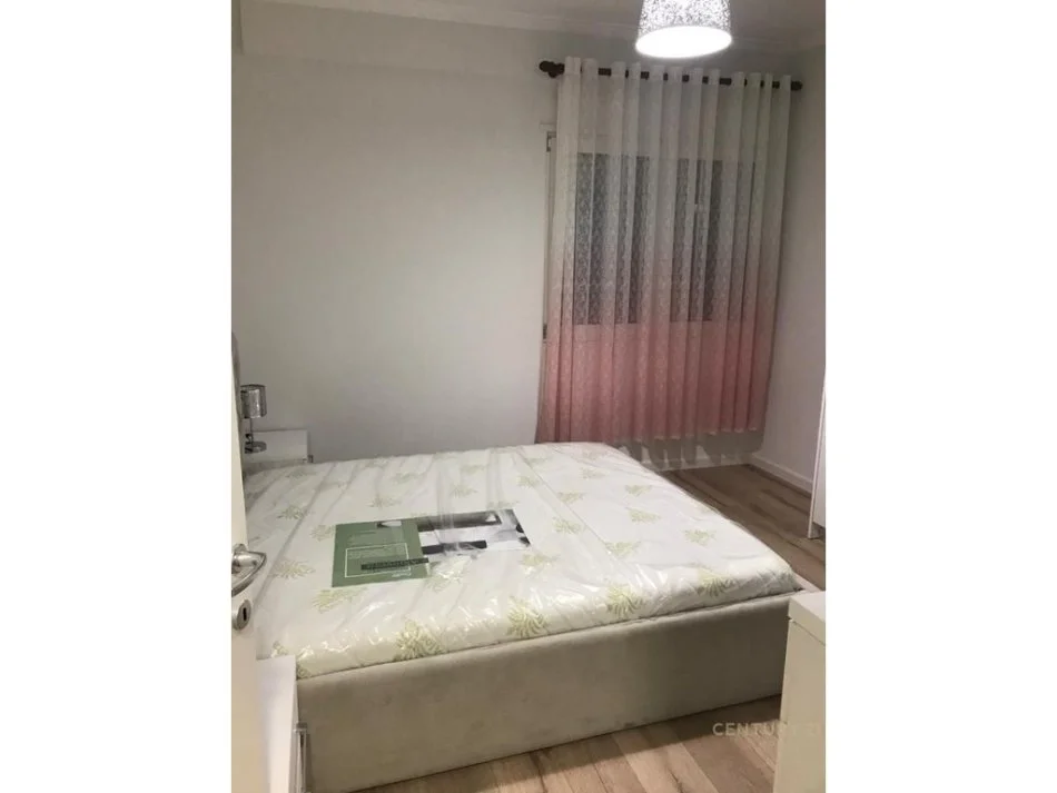 Tirane, jepet me qera apartament 1+1 Kati 2, 66 m² 700 € (Kristal Center)