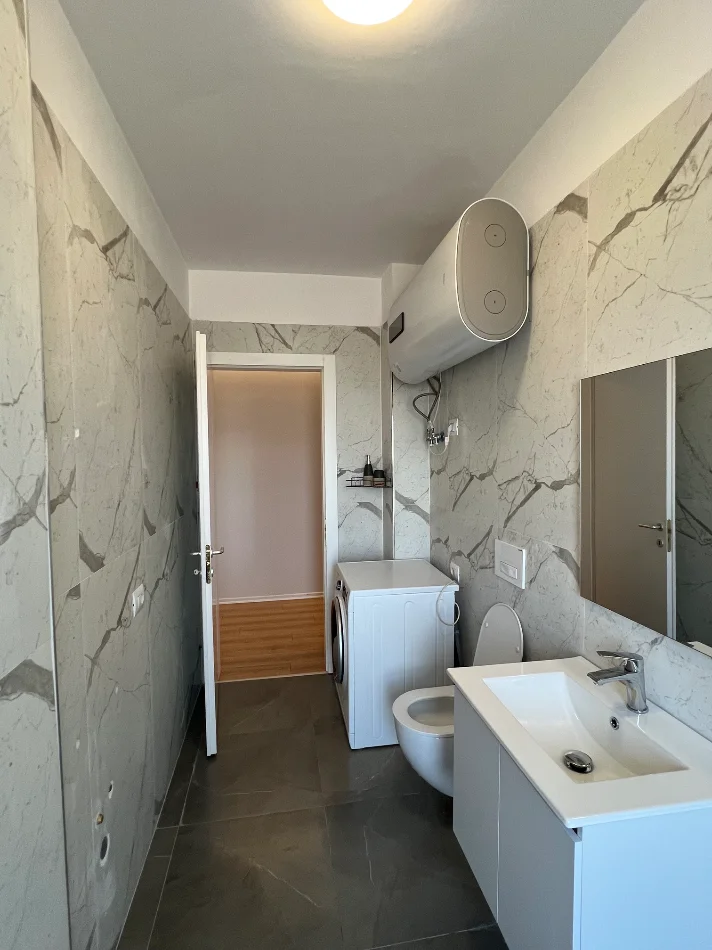 Tirane, jepet me qera nga Pronari, pa-komision apartament 2+1 Kati 9, 93 m² 850 € (Jepet me Qera Apartament+Post Parkimi ne Rrugen 5 Maj.)