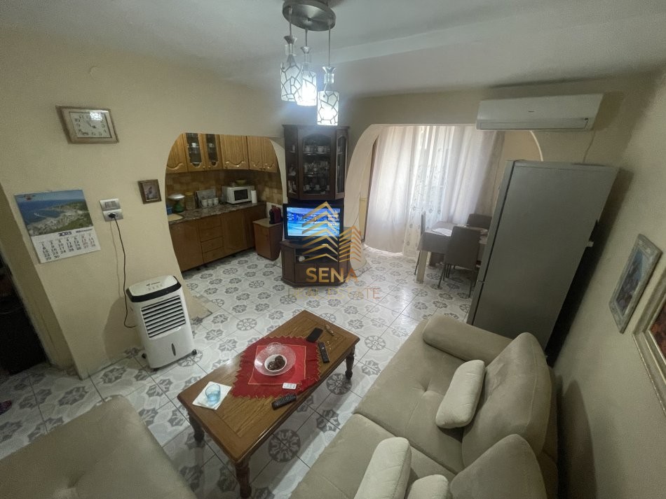 Tirane, shitet apartament 2+1 Kati 2, 65 m² 130.000 € (Rruga Ramiz Zakja)
