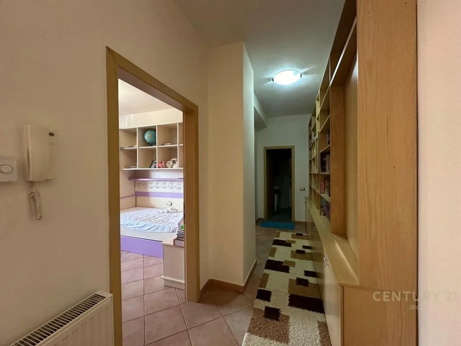 Tirane, jap me qera apartament 2+1 Kati 3, 106 m² 650 € (Don Bosko)