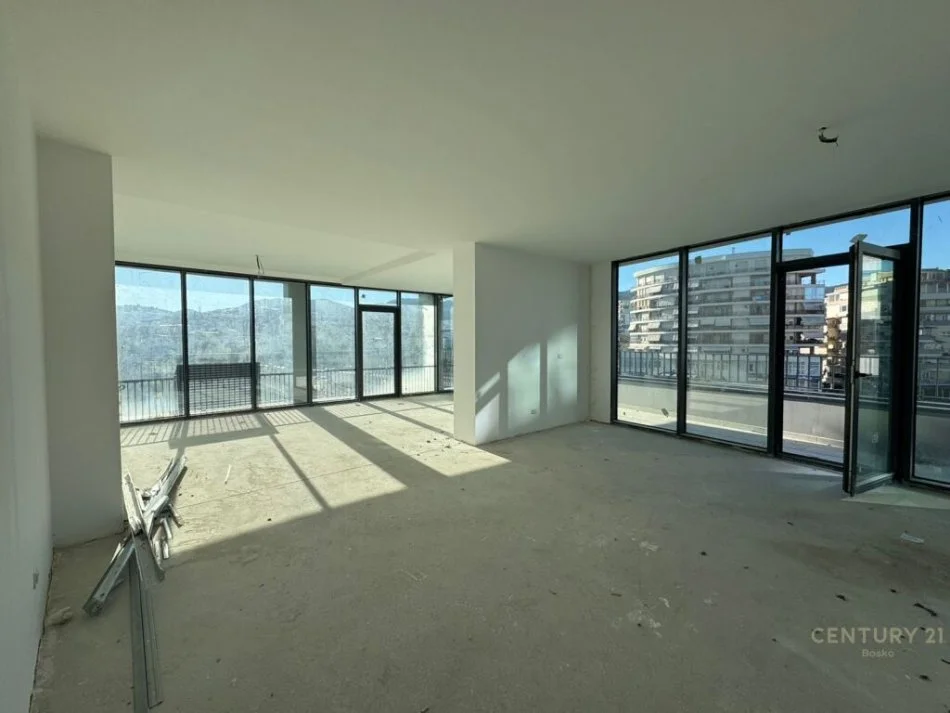 Tirane, shitet apartament+verande | Penthouse 3+1 Kati 4, 249 m² 770.000 € (Lake View)