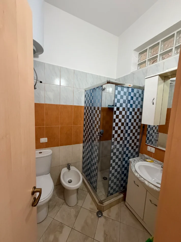 Durres, shitet apartament 1+1+Ballkon Kati 1, 70 m² 80.000 € (Shkembi kavajes)