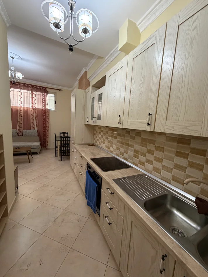 Durres, shitet apartament 1+1+Ballkon Kati 1, 70 m² 80.000 € (Shkembi kavajes)