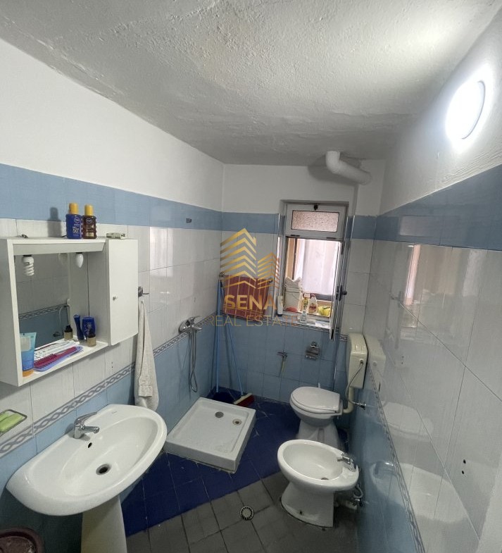 Tirane, shitet apartament 2+1 Kati 2, 65 m² 130.000 € (Rruga Ramiz Zakja)