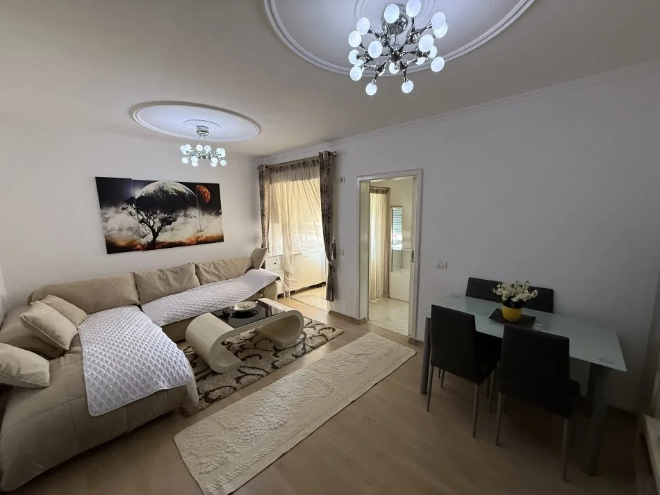 Tirane, jepet me qera apartament 1+1 Kati 5, 60 m² 500 € (Rruga kavajes)