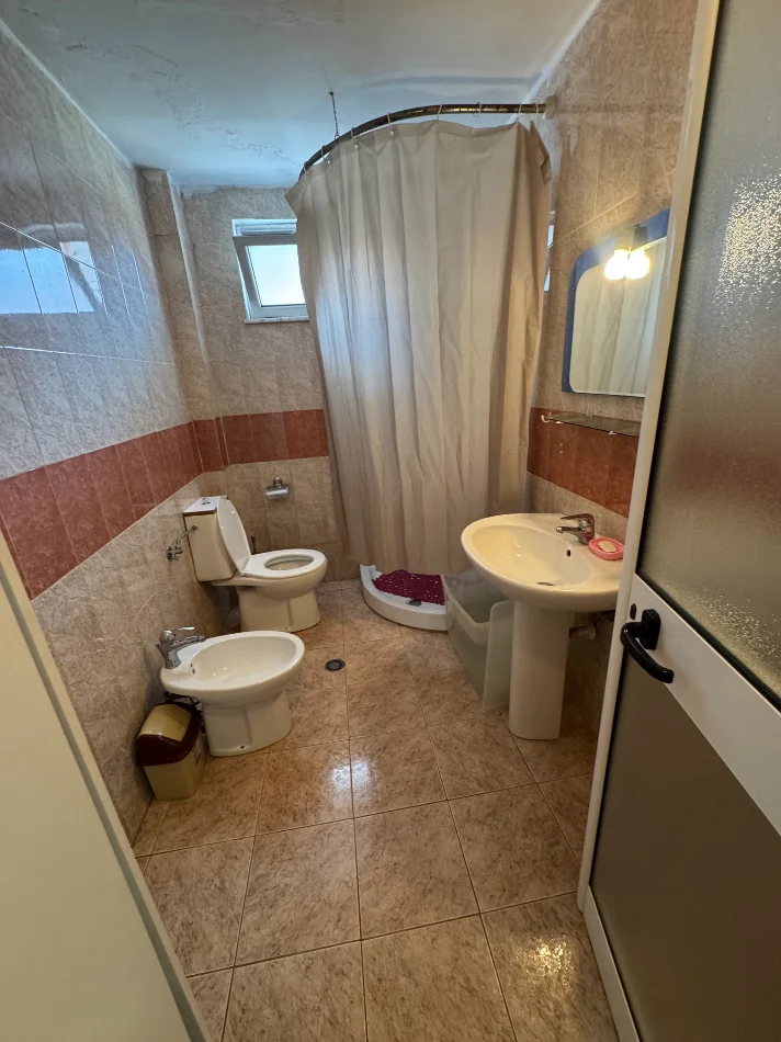 Tirane, jepet me qera apartament 2+1+Ballkon Kati 3, 77 m² 62.000 € (Rruga myslym shyri)