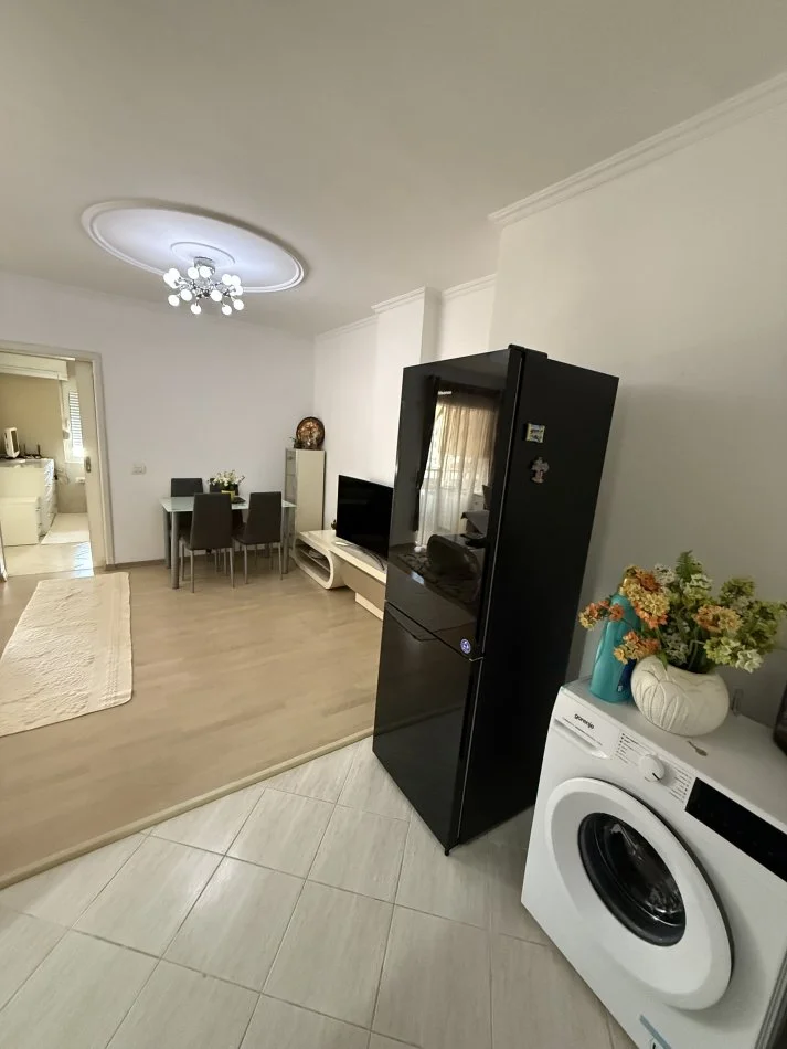 Tirane, jepet me qera apartament 1+1 Kati 5, 60 m² 500 € (Rruga kavajes)