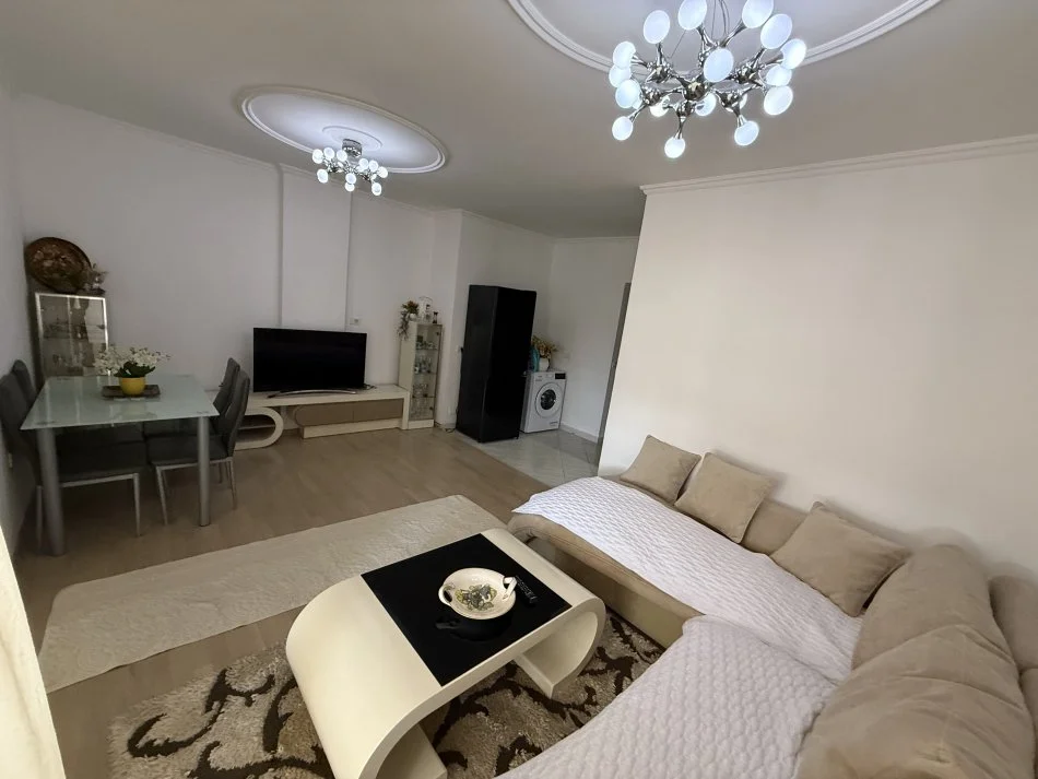 Tirane, jepet me qera apartament 1+1 Kati 5, 60 m² 500 € (Rruga kavajes)