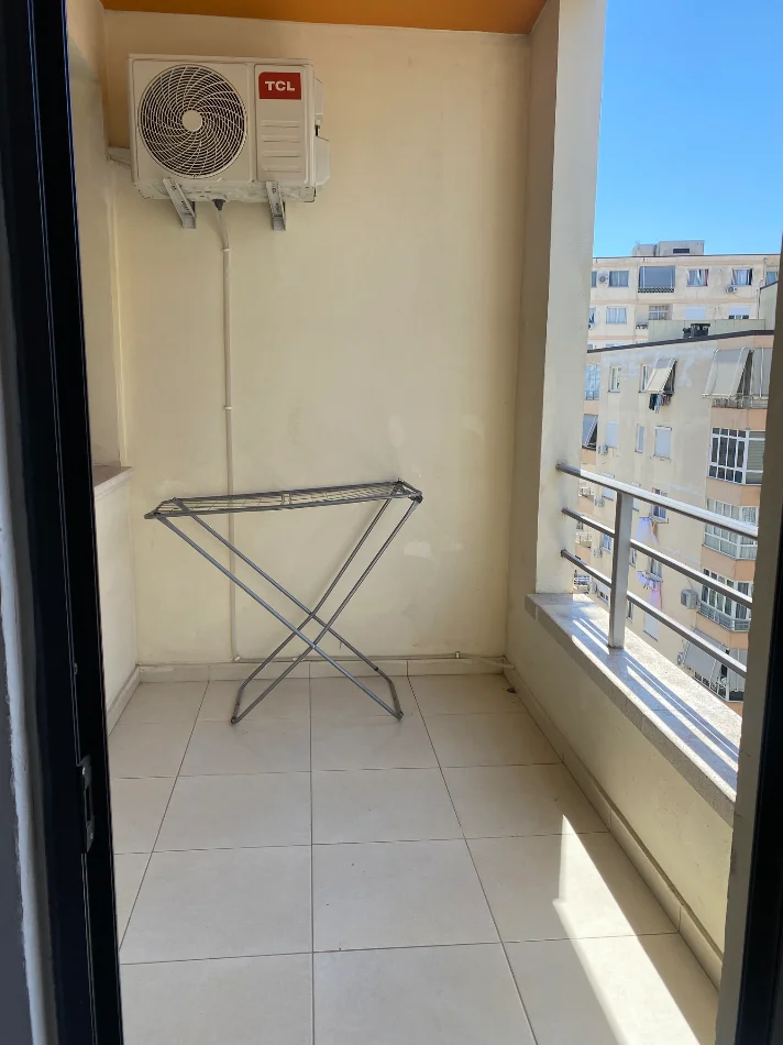 Shqiperi, jepet me qera apartament 1+1+Ballkon Kati 7, 65 m² 400 € (Rruga Sokrat Miho)