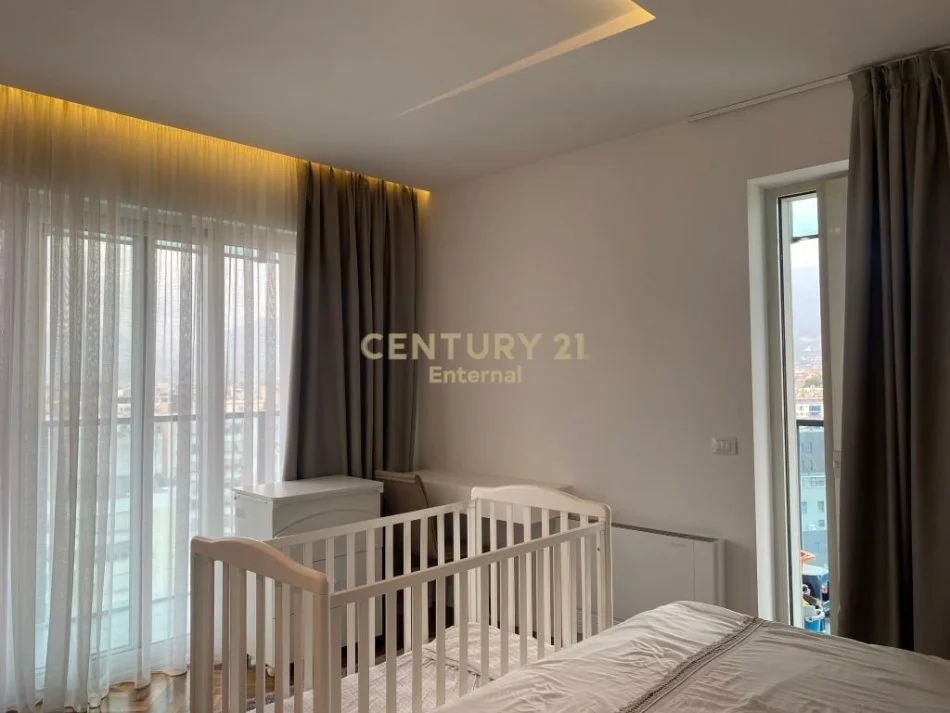 Tirane, jepet me qera apartament 2+1+ post parkimi, Kati 13, 120 m² 2.100 € (Ambassador 3)