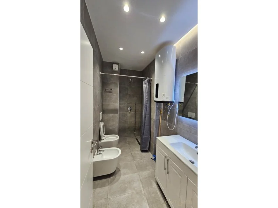 Tirane, jepet me qera apartament 1+1 Kati 4, 52 m² 600 € (Jordan Misja)