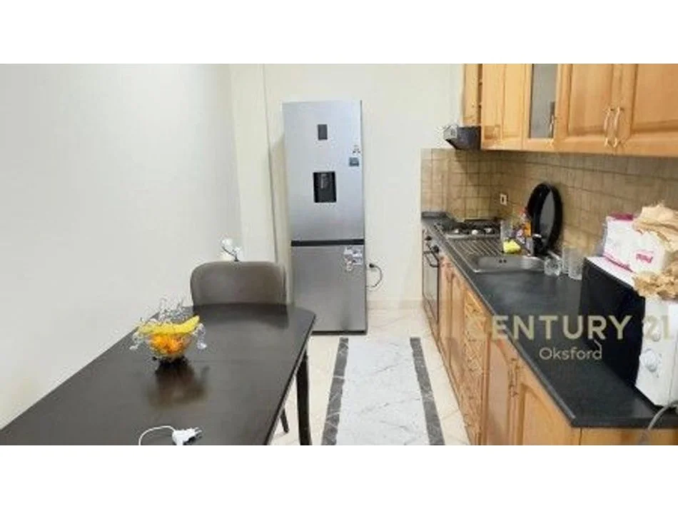 Tirane, shitet apartament 1+1 Kati 10, 68 m² 145.000 € (Kompleksi Usluga, ish stacioni trenit)