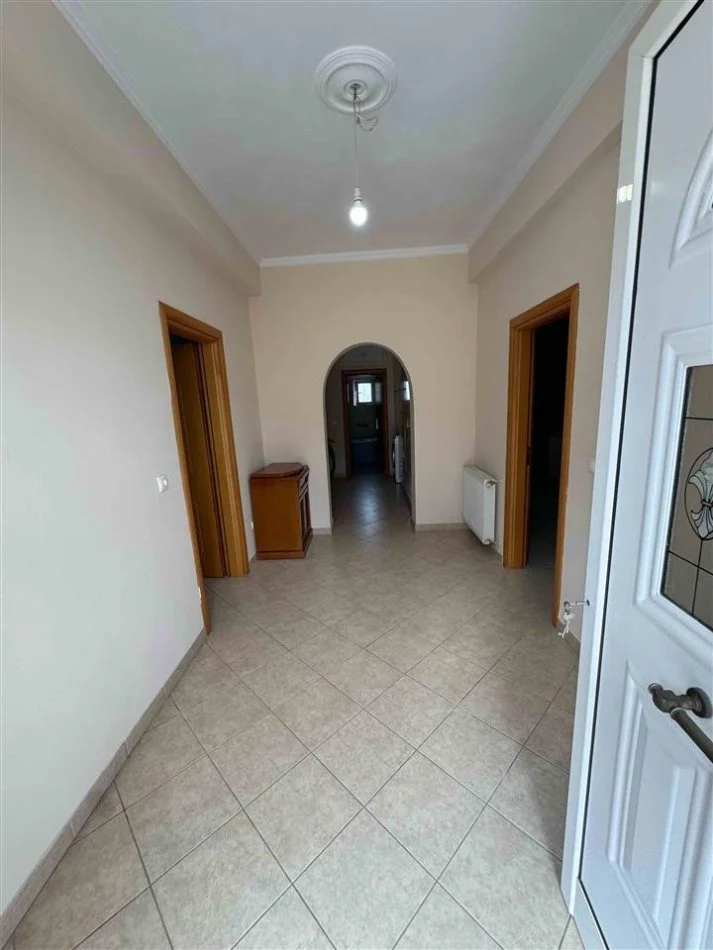 Tirane, jepet me qera apartament 2+1 Kati 1, 110 m² 500 € (Pallati amerikan3)