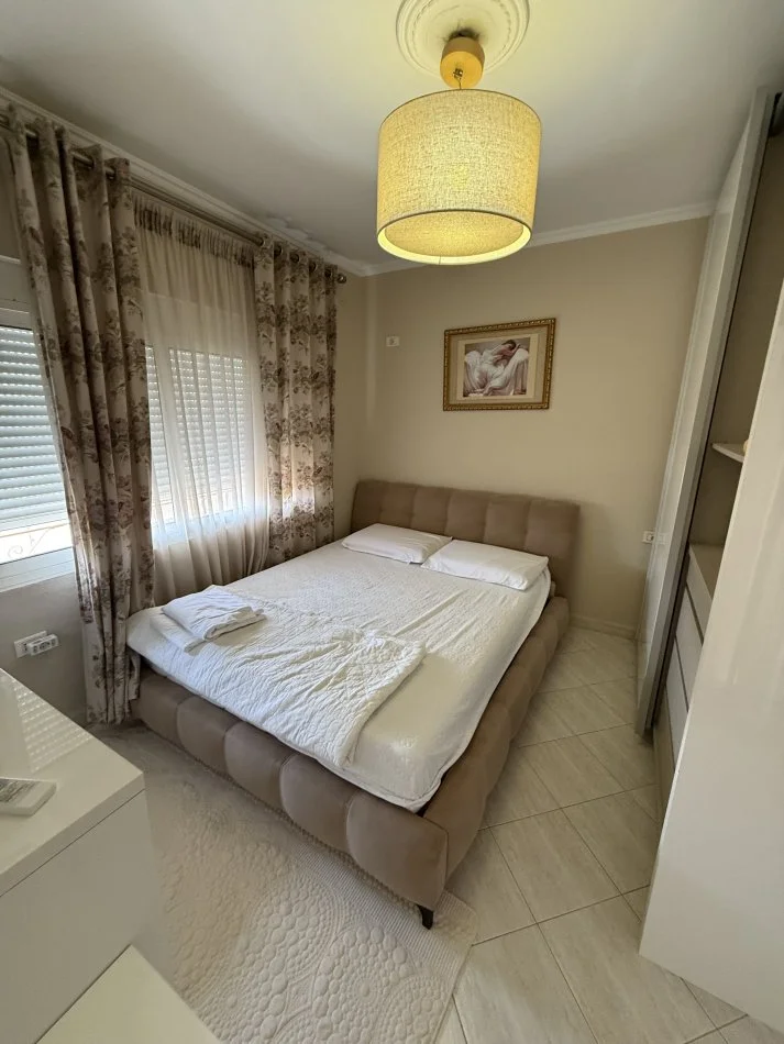 Tirane, jepet me qera apartament 1+1 Kati 5, 60 m² 500 € (Rruga kavajes)