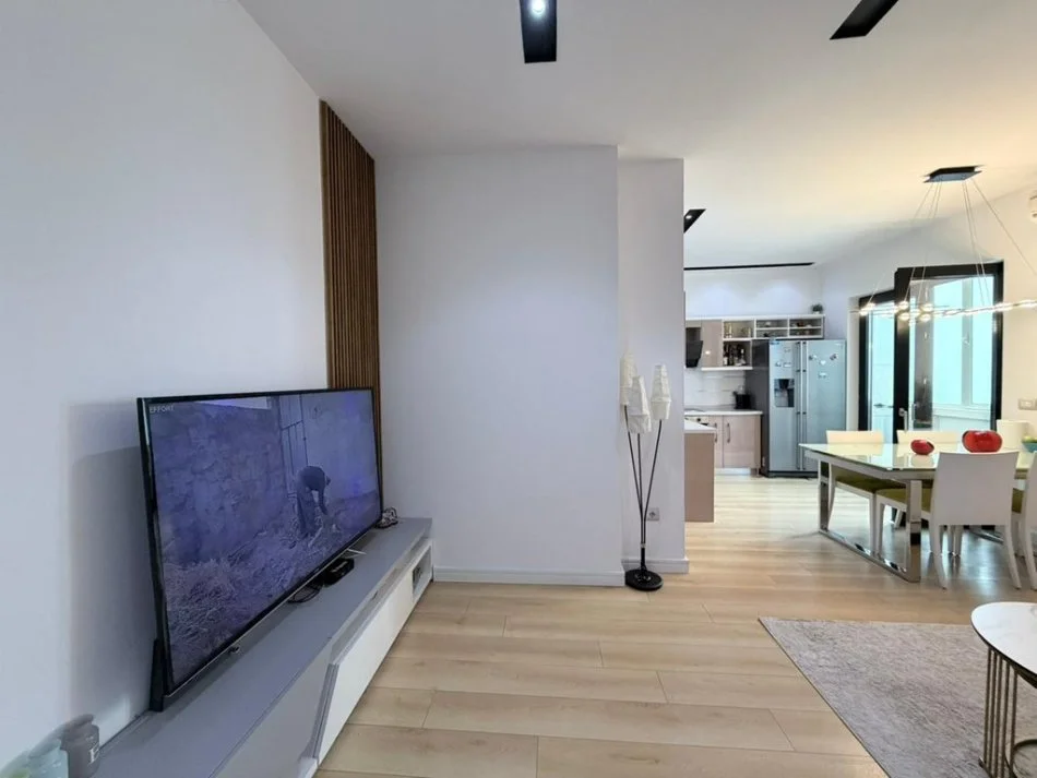 Tirane, shes apartament 2+1+Ballkon Kati 5, 104 m² 250.000 € 