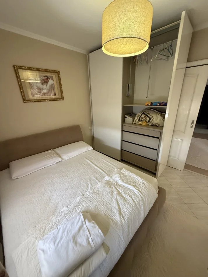 Tirane, jepet me qera apartament 1+1 Kati 5, 60 m² 500 € (Rruga kavajes)