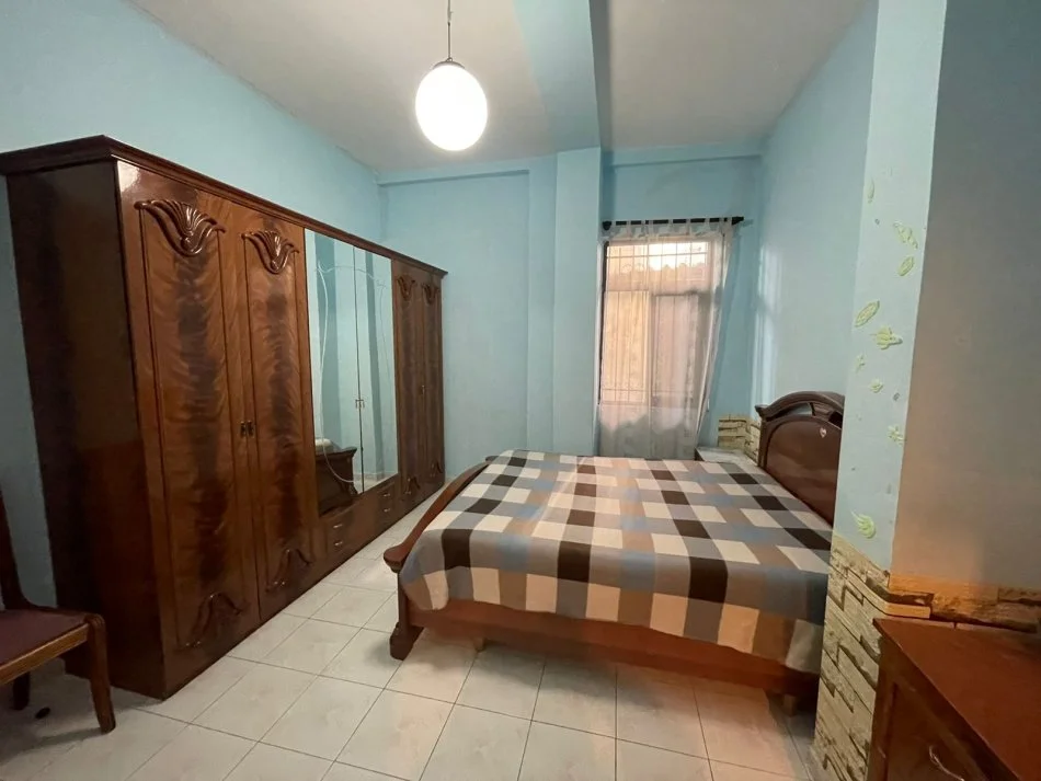Tirane, jepet me qera apartament 1+1+Aneks+Ballkon Kati 1, 70 m² 500 € (qender)