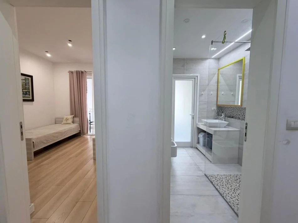 Tirane, shes apartament 2+1+Ballkon Kati 5, 104 m² 250.000 € 