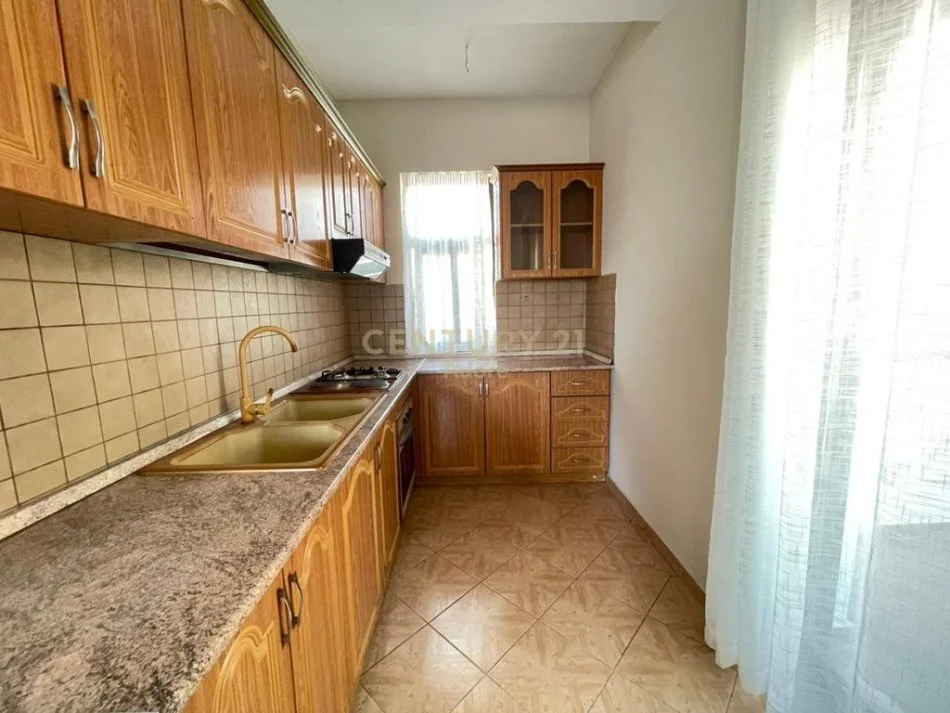 Tirane, jepet me qera apartament 1+1 Kati 5, 63 m² 550 € (Rr. Haxhi Hysen Dalliu)