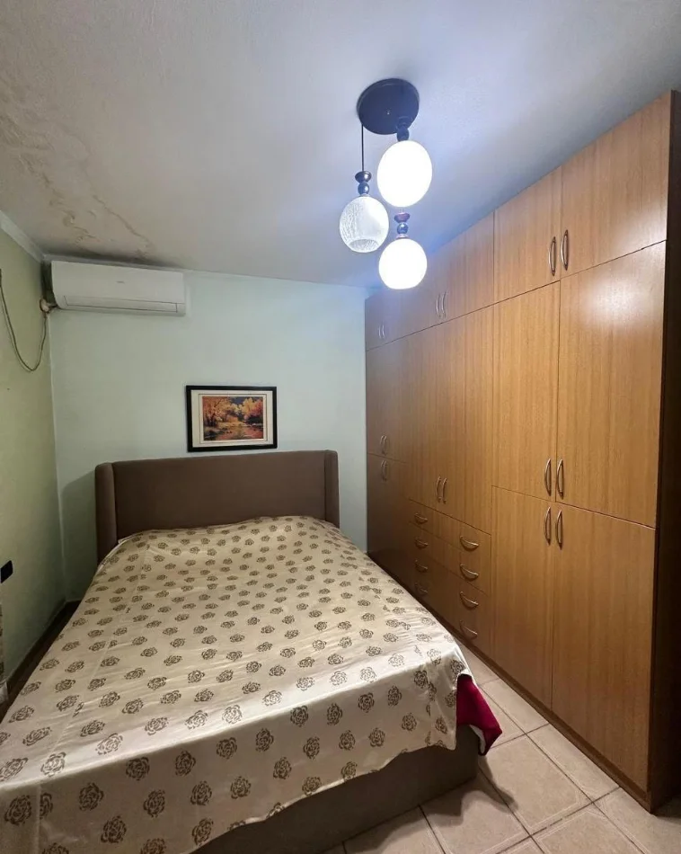 Tirane, jepet me qera Vile 2 Katshe Kati 2, 180 m² 700 € (Kombinat)