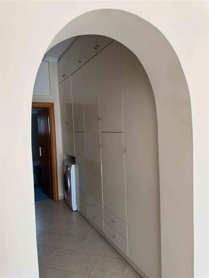 Tirane, jepet me qera apartament 2+1 Kati 1, 110 m² 500 € (Pallati amerikan3)