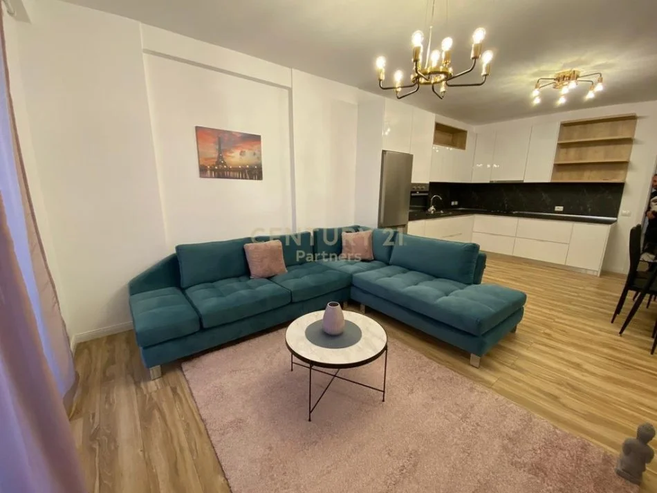 Tirane, jepet me qera apartament 2+1 Kati 8, 92 m² 570 € (Tirana Golden Park 3)