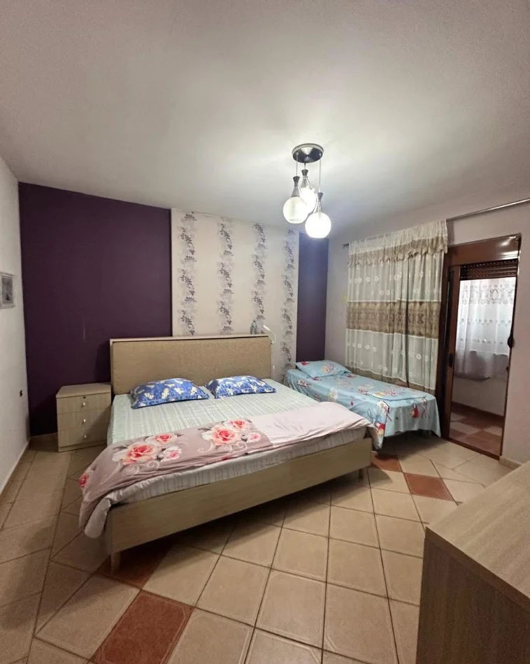 Tirane, jepet me qera Vile 2 Katshe Kati 2, 180 m² 700 € (Kombinat)