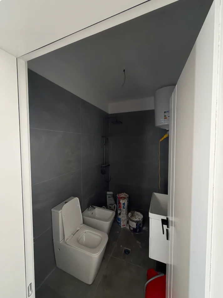 Durres, shitet apartament 1+1+Ballkon Kati 5, 65 m² 85.000 € (Shkembi kavajes)