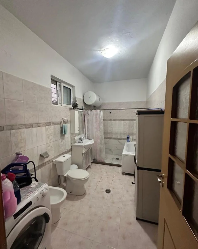 Tirane, jepet me qera Vile 2 Katshe Kati 2, 180 m² 700 € (Kombinat)