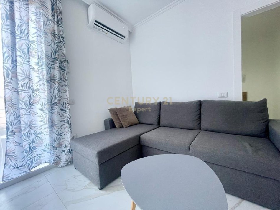 Tirane, jepet me qera apartament 1+1 Kati 3, 57 m² 650 € (Sheshi willson)
