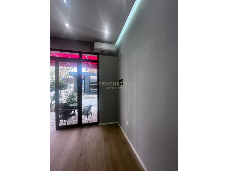 Tirane, jepet me qera ambjent biznesi Kati 0, 1 m²