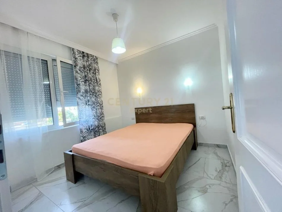 Tirane, jepet me qera apartament 1+1 Kati 3, 57 m² 650 € (Sheshi willson)