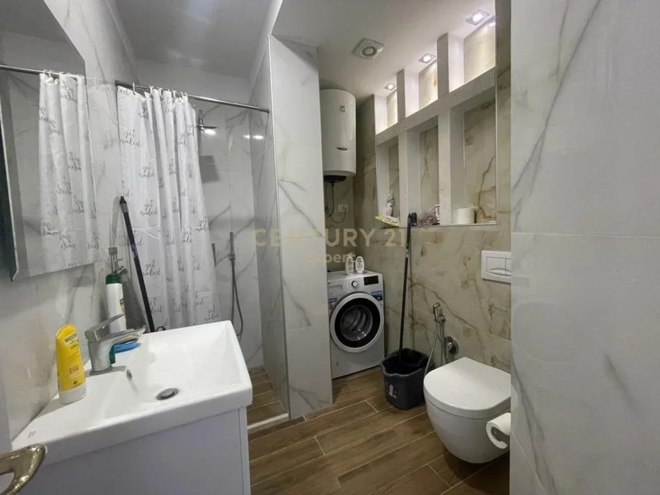 Tirane, jepet me qera apartament 1+1 Kati 3, 57 m² 650 € (Sheshi willson)
