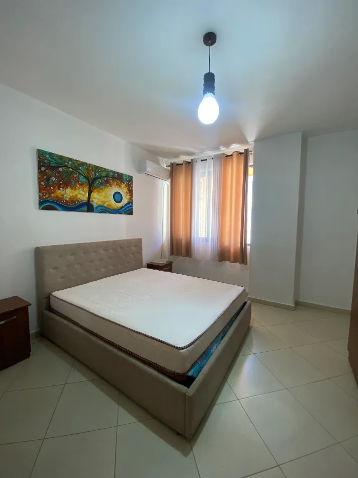 Tirane, jepet me qera apartament 1+1+Ballkon , 65 m² 400 €