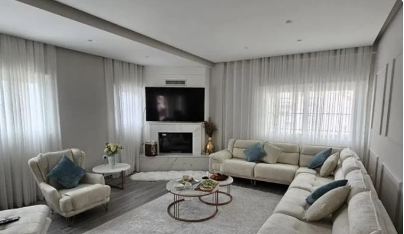 Tirane, shitet apartament 2+1+Ballkon Kati 4, 172 m² 216.000 € (Rruga e Dajtit)