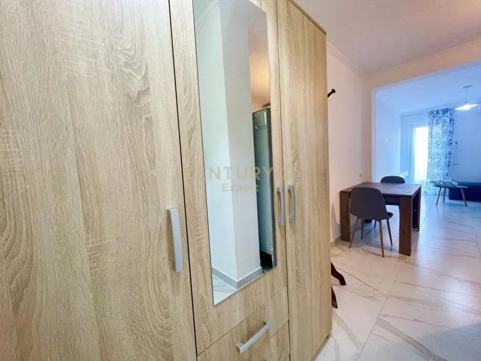 Tirane, jepet me qera apartament 1+1 Kati 3, 57 m² 650 € (Sheshi willson)