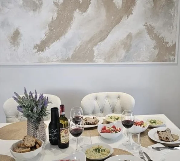 Tirane, shitet apartament 2+1+Ballkon Kati 4, 172 m² 216.000 € (Rruga e Dajtit)