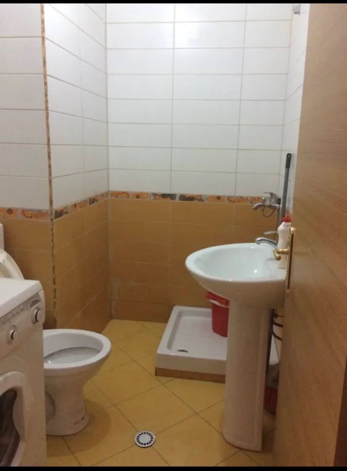 Tirane, jepet me qera 1+1+Ballkon Kati 6, 380 Leke