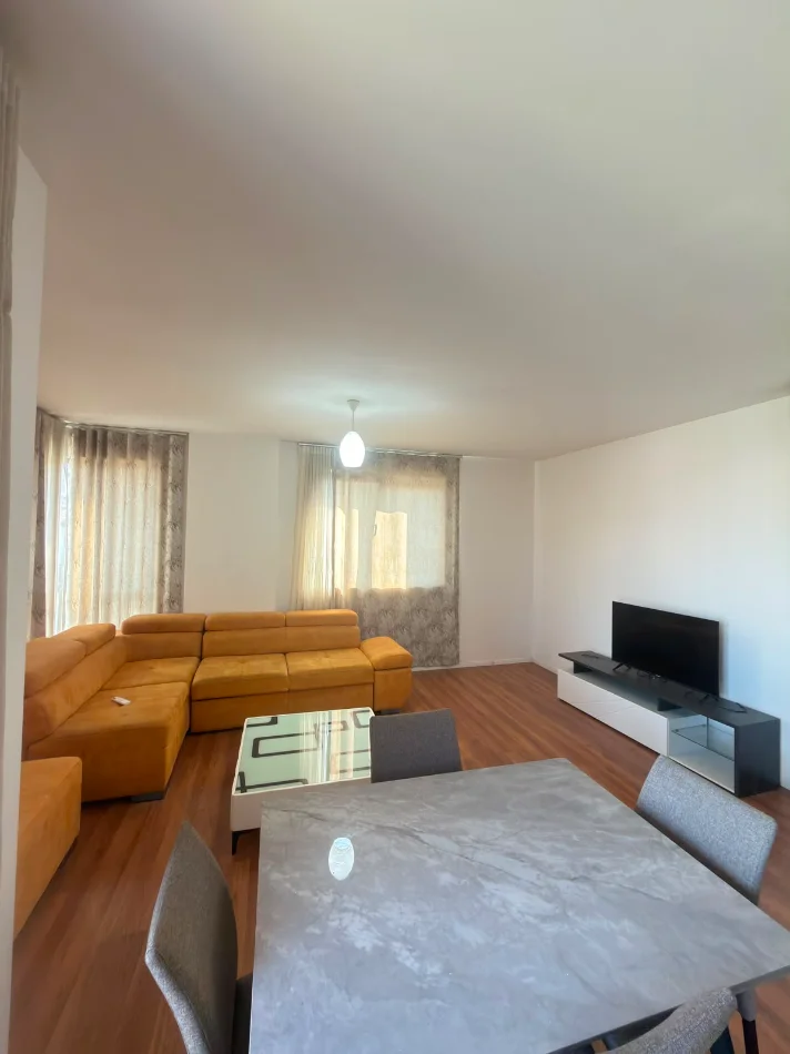 Tirane, jepet me qera 2+1 , 